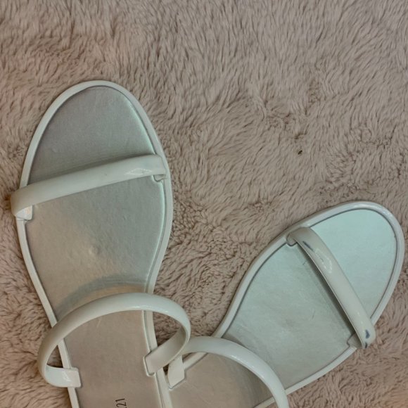 Flowy tank top, beach shoes, flowy wrap, shorts - Picture 4 of 6